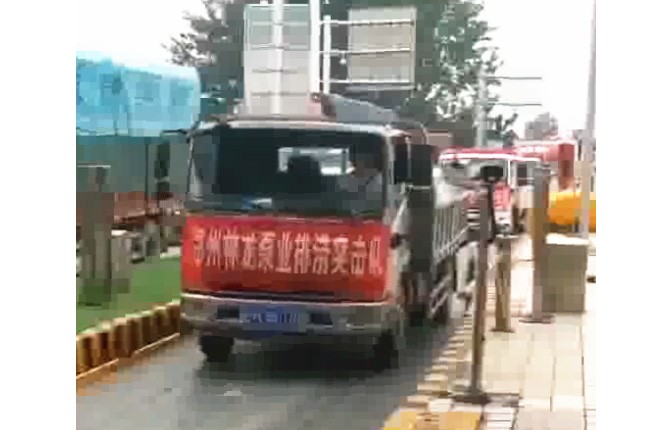 我公司新組織的搶險排澇設(shè)備及人員，出發(fā)馳援焦作災(zāi)區(qū)，兄弟們辛苦了，加油！